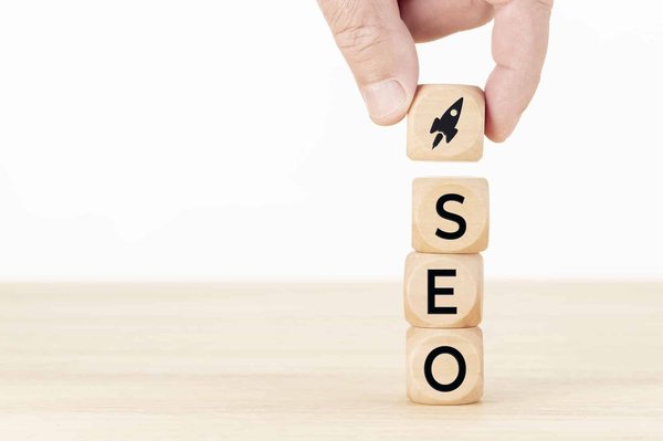 Quelles stratégies de contenu pour optimiser le SEO d'un site de consultant en gestion d'entreprise ?